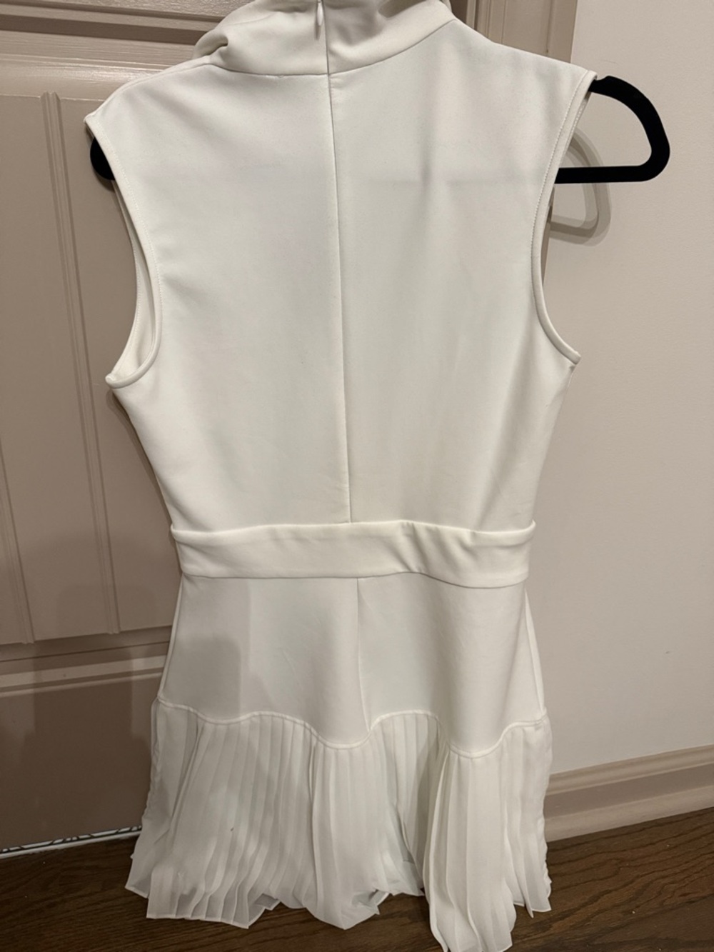 Sleeveless White Pleated-Hem Dress with Belt Carbon38 - Picture 6 of 10